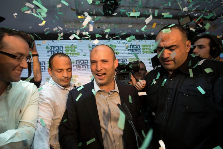 Лидер национально-религиозной партии Байт Йегуди Нафтали Беннет (в центре) Лидер национально-религиозной партии Байт Йегуди Нафтали Беннет (в центре)