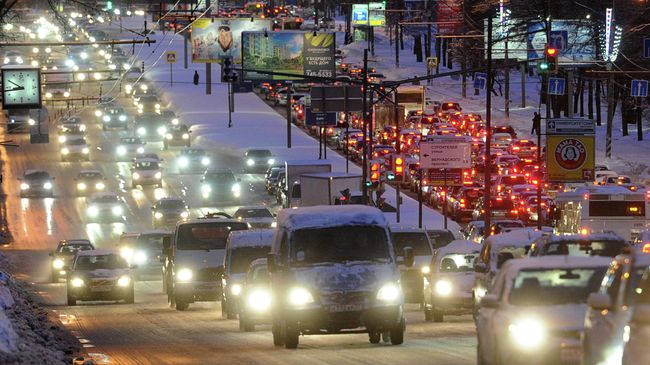 Пробка из-за прошедшего снегопада в Москве. Архивное фото Пробка из-за прошедшего снегопада в Москве. Архивное фото