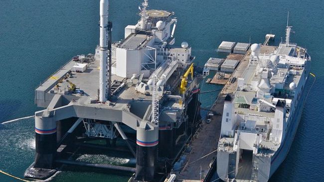 Платформа для запуска ракет в рамках программы Морской старт в Тихом океане. Архивное фото Платформа для запуска ракет в рамках программы Морской старт в Тихом океане. Архивное фото
