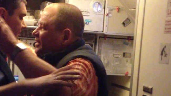 Пассажир рейса Москва-Хургада, устроивший дебош на борту самолета Пассажир рейса Москва-Хургада, устроивший дебош на борту самолета