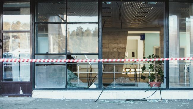 Последствия падения метеорита в Челябинске Последствия падения метеорита в Челябинске