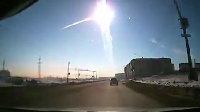 Падение метеорита в Челябинской области. Архивное фото Падение метеорита в Челябинской области. Архивное фото