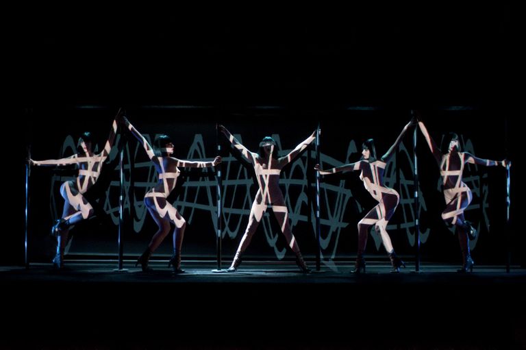 Французское кабаре Crazy Horse Французское кабаре Crazy Horse