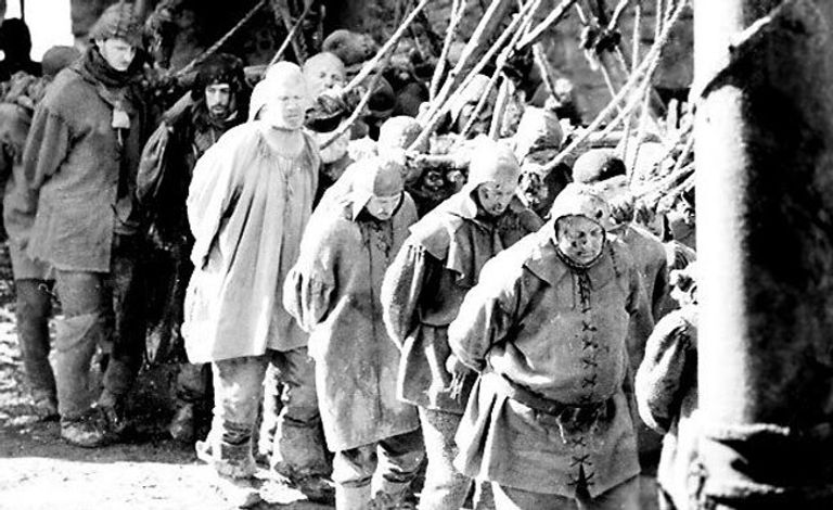 Кадр из фильма Трудно быть богом (История арканарской резни)