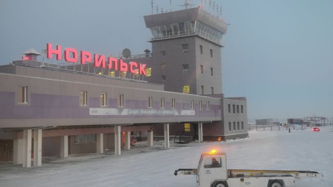 Здание аэропорта Норильск Здание аэропорта Норильск