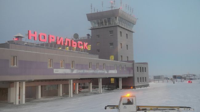 Здание аэропорта Норильск. Архивное фото Здание аэропорта Норильск. Архивное фото