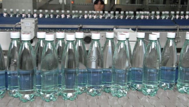 Бутылки с минеральной водой Боржоми Бутылки с минеральной водой Боржоми