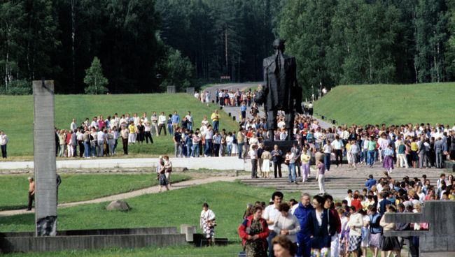 Памятник жертвам фашизма в Хатыни Памятник жертвам фашизма в Хатыни