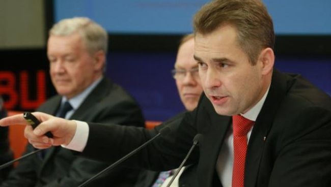 Астахов показал документы расследования гибели Максима Кузьмина в США Астахов показал документы расследования гибели Максима Кузьмина в США