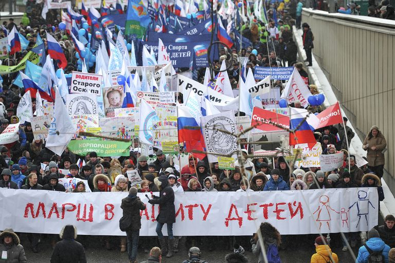 Участники шествия В защиту детей в Москве Участники шествия В защиту детей в Москве