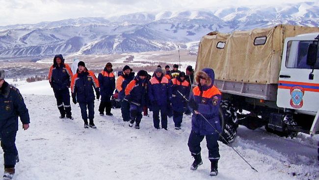 Поиски детей, попавших под лавину в Туве