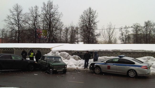 Полицейская машина попала в ДТП на западе Москвы