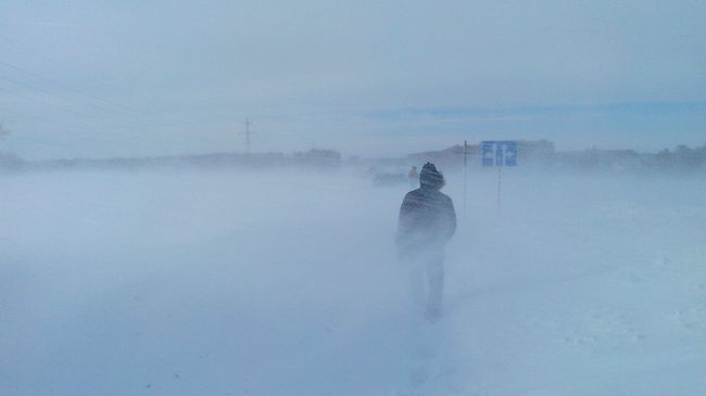 Снежные заторы на трассах. Архивное фото