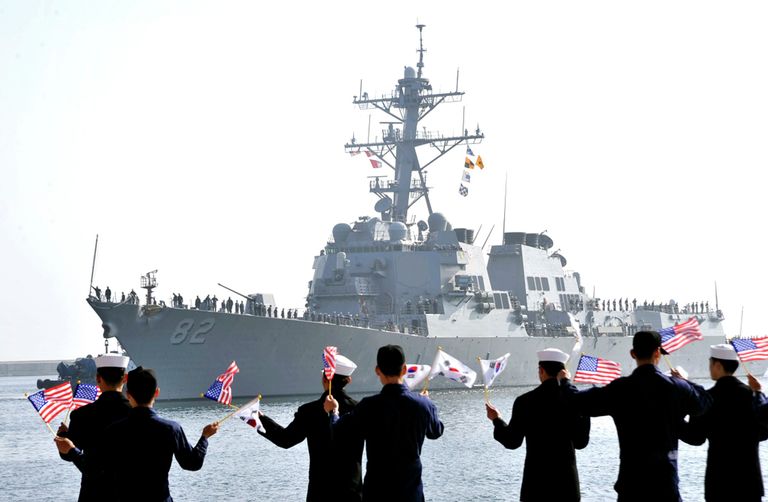 Вооруженные силы Южной Кореи и США проводят учения Foal Eagle Вооруженные силы Южной Кореи и США проводят учения Foal Eagle