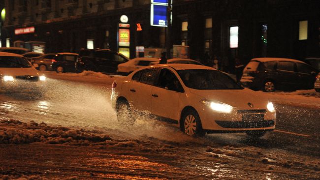 Ледяной дождь в Москве. Архивное фото Ледяной дождь в Москве. Архивное фото
