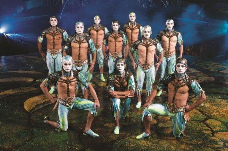 Акробаты Cirque du Soleil Акробаты Cirque du Soleil