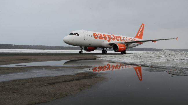 Пассажирский самолет Airbus A320 авиакомпании easyJet. Архивное фото