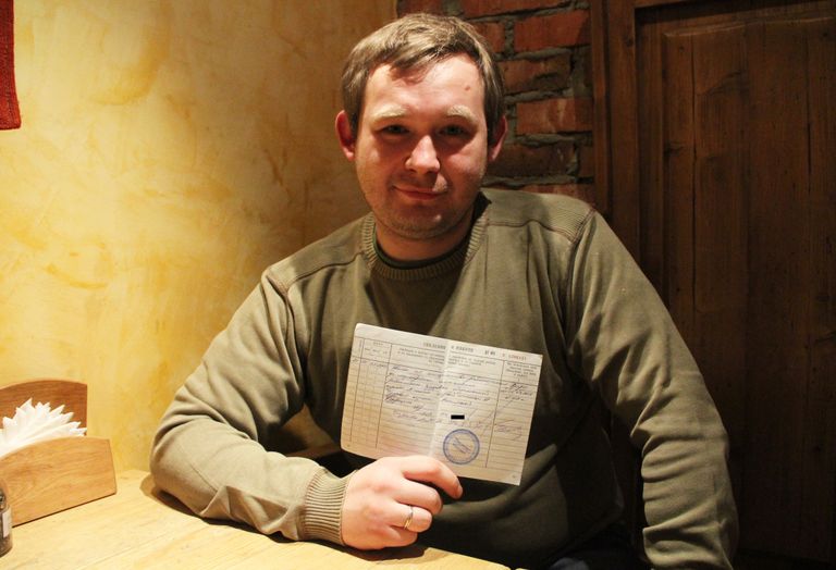 Николай Каковкин с его испорченной трудовой книжкой Николай Каковкин с его испорченной трудовой книжкой
