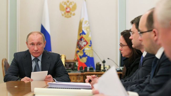 Президент РФ Владимир Путин на совещании по вопросу развития электросетевого комплекса Президент РФ Владимир Путин на совещании по вопросу развития электросетевого комплекса