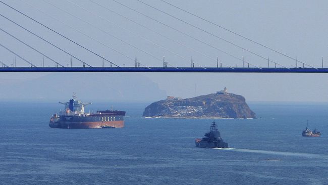 Бухта Золотой Рог, архивное фото Бухта Золотой Рог, архивное фото