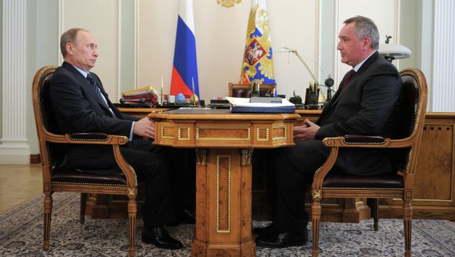 Президент России Владимир Путин и заместитель председателя правительства РФ Дмитрий Рогозин Президент России Владимир Путин и заместитель председателя правительства РФ Дмитрий Рогозин