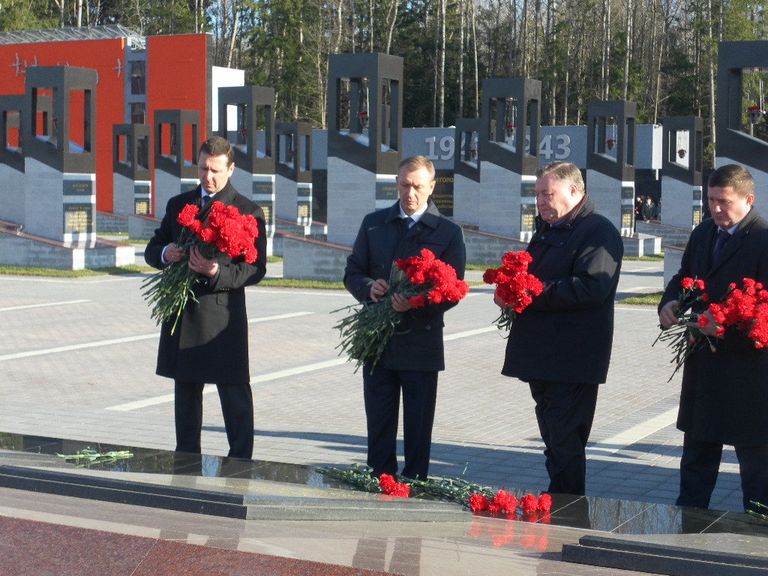 Открытие мемориального комплекса Хацунь в октябре 2011 года Открытие мемориального комплекса Хацунь в октябре 2011 года