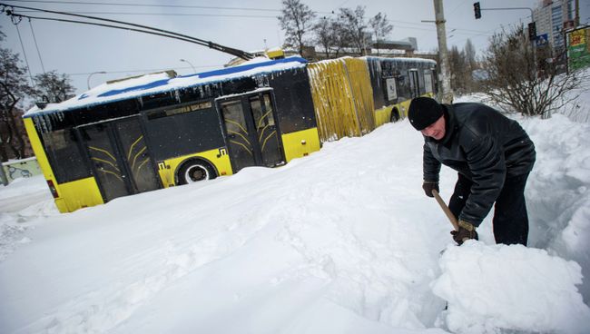 Последствия снегопада в Киеве