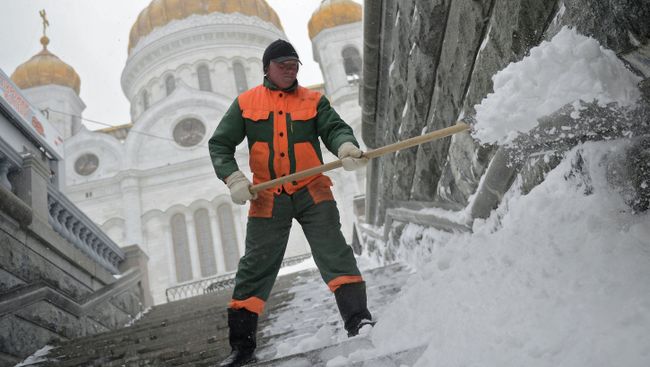 Уборка снега в Москве