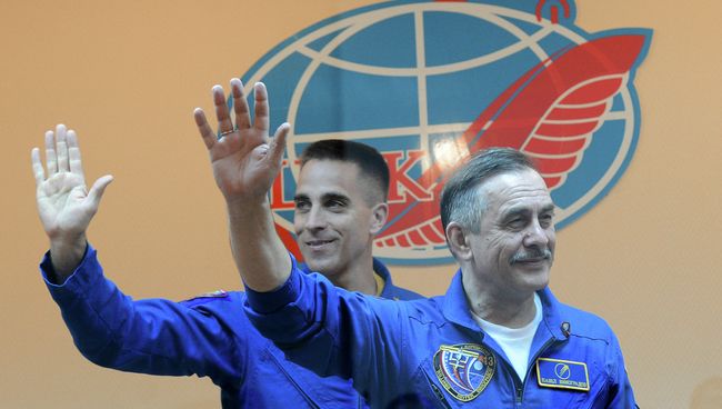 Астронавт НАСА Кристофер Кэссиди и космонавт Роскосмоса Павел Виноградов (справа) Астронавт НАСА Кристофер Кэссиди и космонавт Роскосмоса Павел Виноградов (справа)