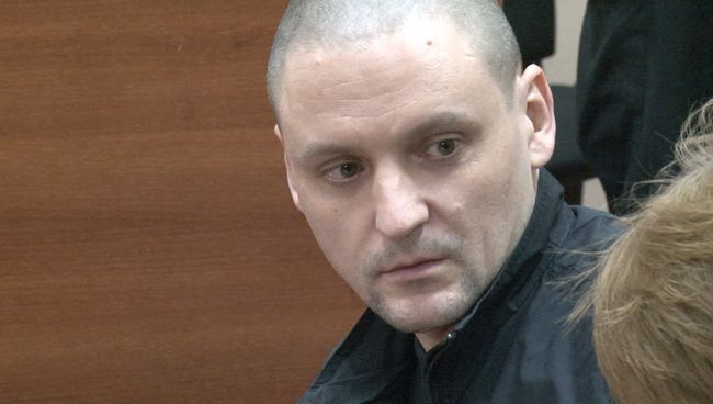 Удальцов остается под домашним арестом до 6 августа. Кадры из суда Удальцов остается под домашним арестом до 6 августа. Кадры из суда