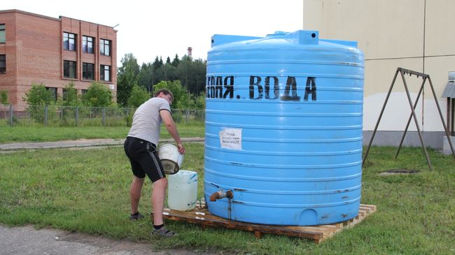 Бочка с водой на случай аварии водопровода в Костроме Бочка с водой на случай аварии водопровода в Костроме