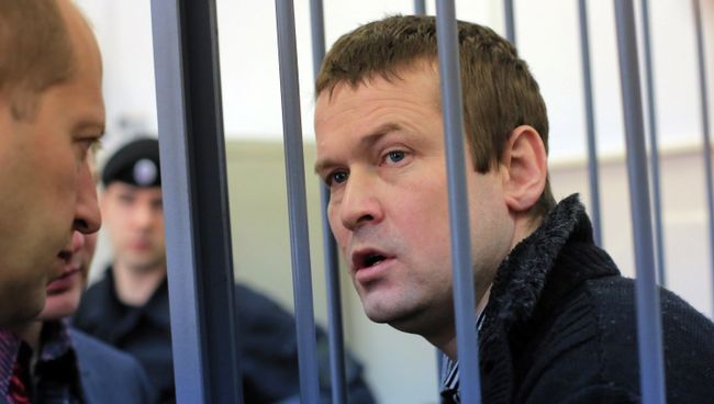 Оппозиционер Леонид Развозжаев в суде, архивное фото Оппозиционер Леонид Развозжаев в суде, архивное фото