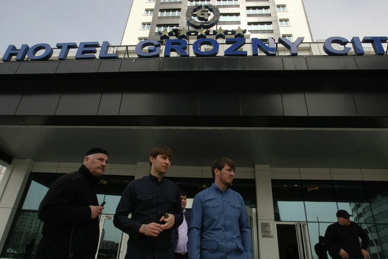 Мэр Грозного Ислам Кадыров (справа) после осмотра высотного здания Грозный-сити Мэр Грозного Ислам Кадыров (справа) после осмотра высотного здания Грозный-сити