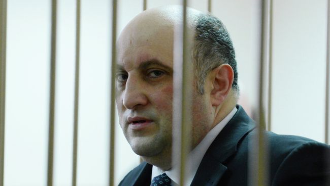 Первый заместитель губернатора Новгородской области Арнольд Шалмуев в Новгородском районном суде