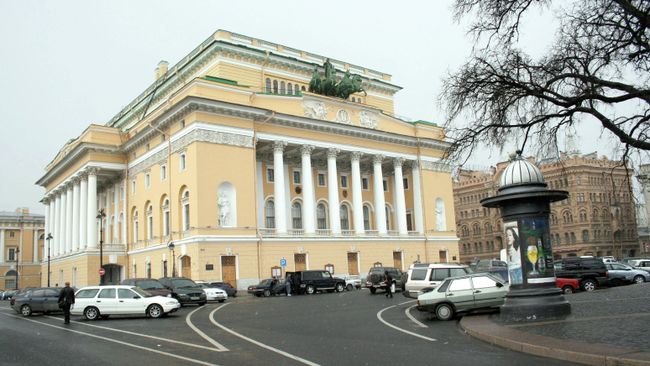Здание Александринского театра, архивное фото Здание Александринского театра, архивное фото