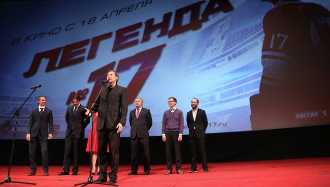 Режиссер Николай Лебедев на премьере фильма Легенда №17 Режиссер Николай Лебедев на премьере фильма Легенда №17