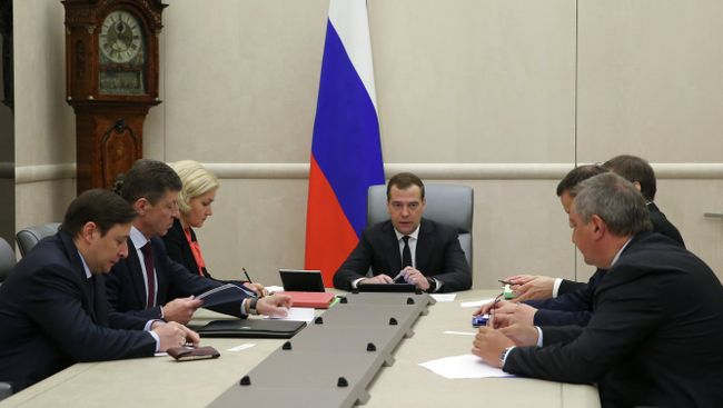 Д.Медведев проводит совещание с вице-премьерами РФ Д.Медведев проводит совещание с вице-премьерами РФ