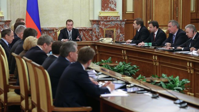 Д.Медведев провел заседание правительства 18 апреля 2013 г.