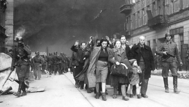 Жители Варшавского гетто, архивное фото Жители Варшавского гетто, архивное фото