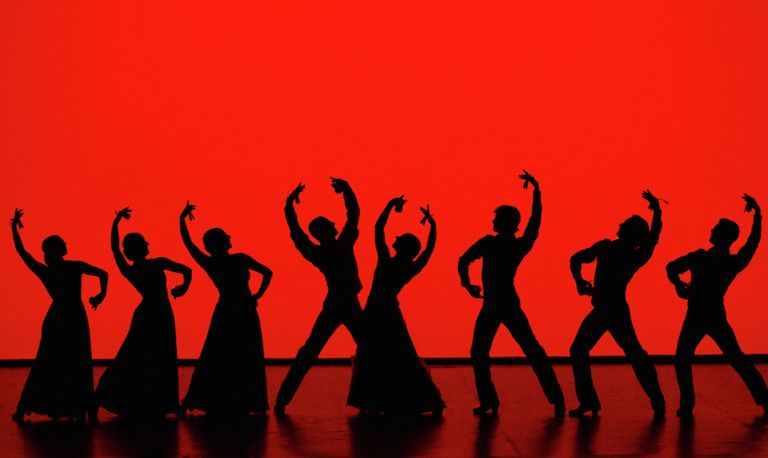 Труппа Entredos Ballet Espanol в сцене из белета Al Alma Труппа Entredos Ballet Espanol в сцене из белета Al Alma