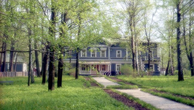 Государственный дом-музей П. И. Чайковского. Архивное фото Государственный дом-музей П. И. Чайковского. Архивное фото