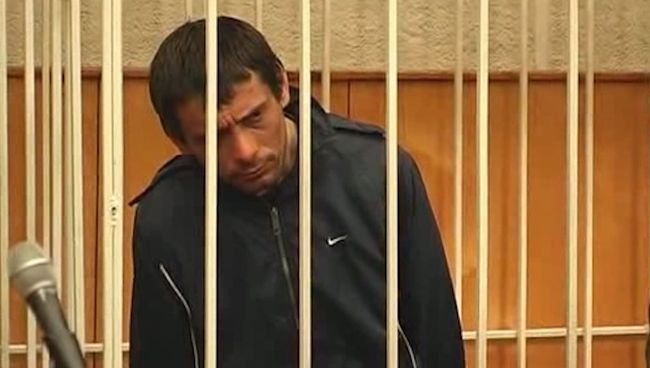 Белгородский стрелок гримасничал в суде и не возражал против ареста Белгородский стрелок гримасничал в суде и не возражал против ареста
