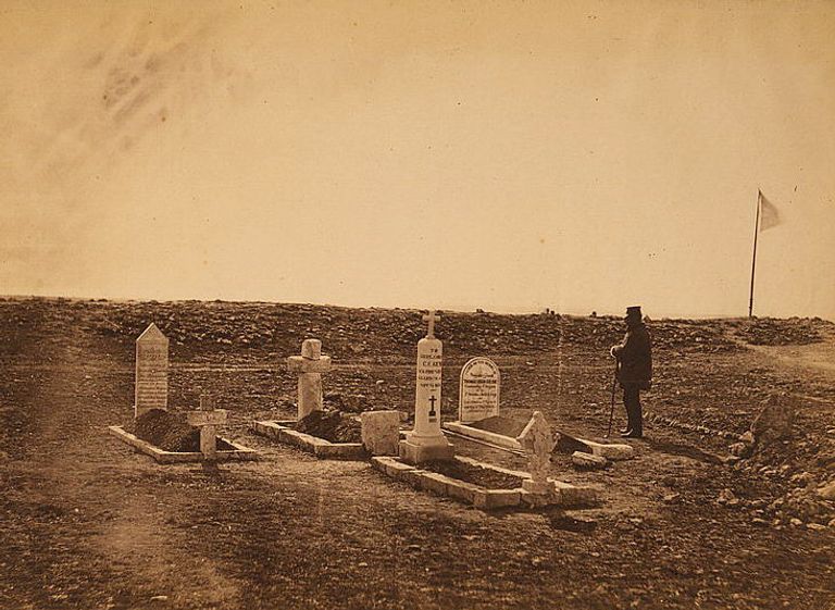 Работа военного фотографа Роджера Фентона. Могила генералов на холме Каткарта