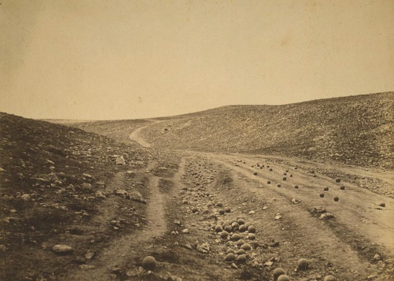 Работа военного фотографа Роджера Фентона. Долина смерти