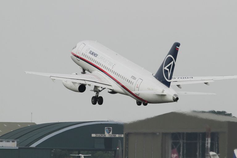 Последний снимок разбившегося в Индонезии SSJ-100 Последний снимок разбившегося в Индонезии SSJ-100
