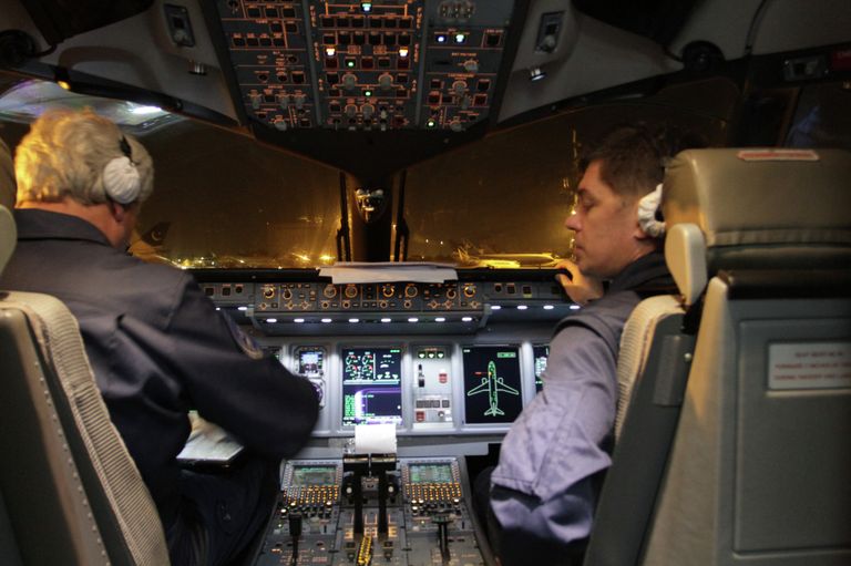 В кабине SSJ-100 перед вылетом из Карачи (Пакистан) В кабине SSJ-100 перед вылетом из Карачи (Пакистан)