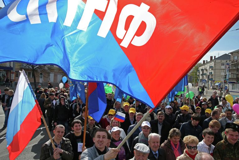 Первомайская демонстрация в Калининграде Первомайская демонстрация в Калининграде