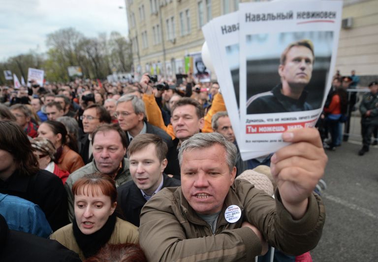 Участники митинга оппозиции на Болотной площади в Москве. 2013 год Участники митинга оппозиции на Болотной площади в Москве. 2013 год