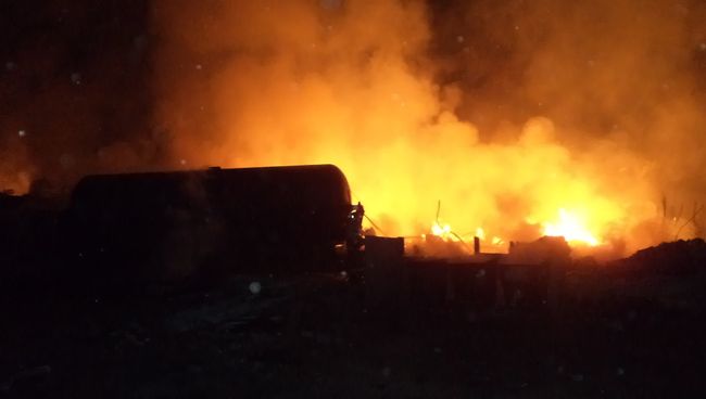 Пожар на месте схода с рельсов цистерн в Ростовской области Пожар на месте схода с рельсов цистерн в Ростовской области