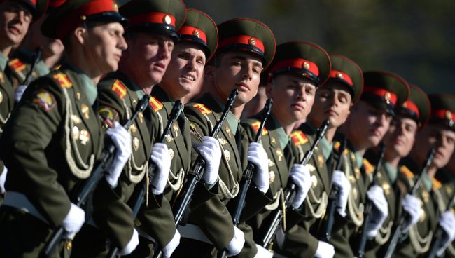 Военнослужащие Военной академии материально-технического обеспечения им. Хрулева. Архивное фото Военнослужащие Военной академии материально-технического обеспечения им. Хрулева. Архивное фото